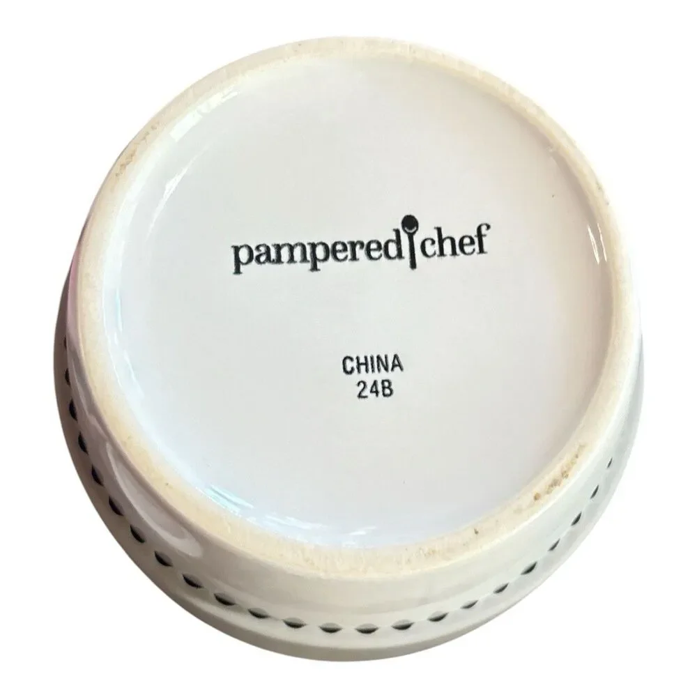 Pampered Chef Ceramic Egg Cooker  #1529 w/ Silicone Sleeve & Lid (NEW & Unused)